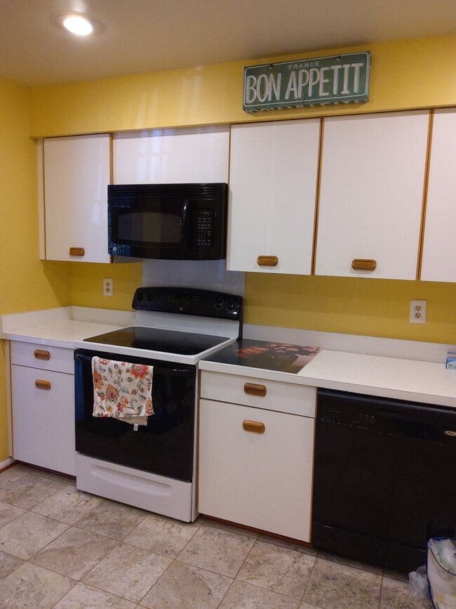 Building Photo - Two Bedroom/ Two Bath Condo at Falls Garde...