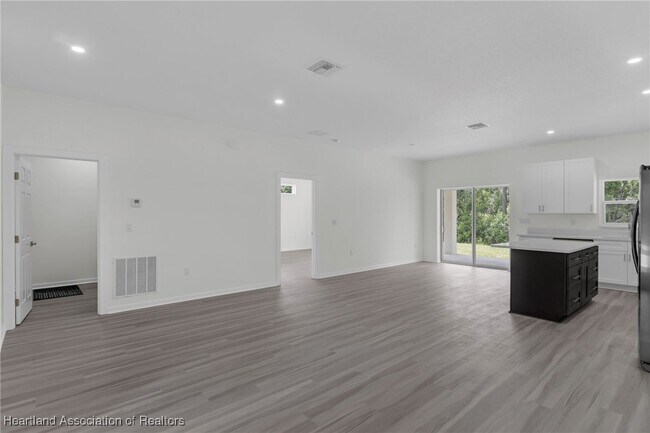 Building Photo - 7539 Bernal Dr