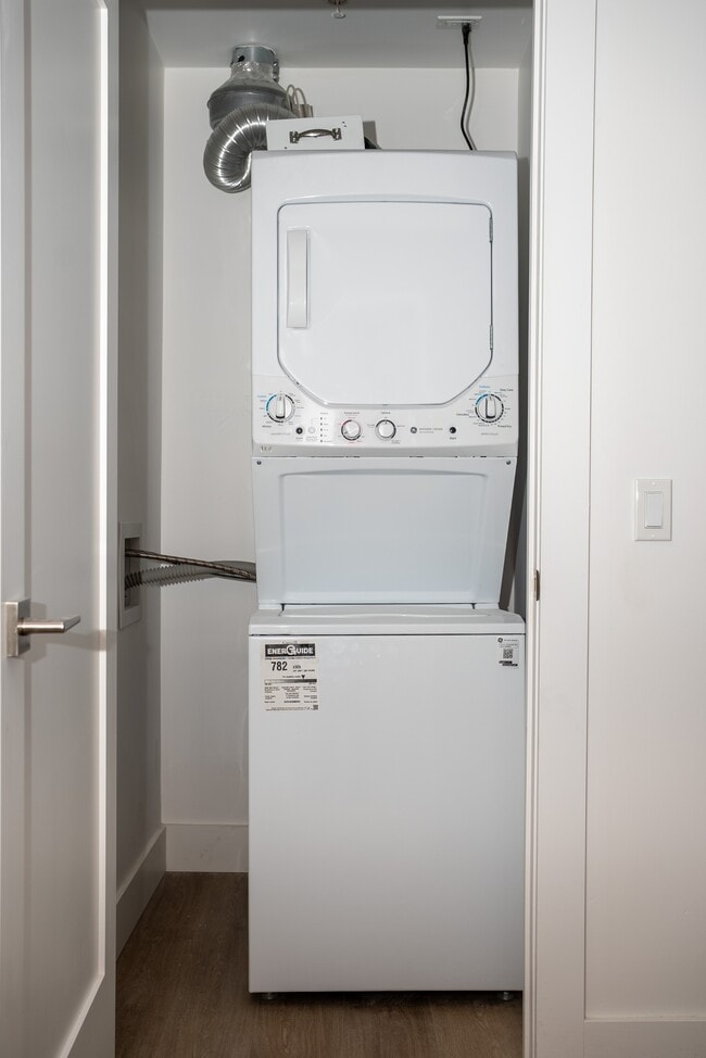 Building Photo - 841 Grenon Ave