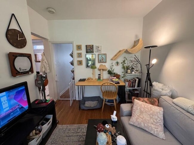 Building Photo - 1 bedroom in Chicago IL 60613