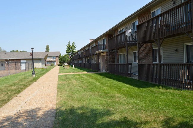 Building Photo - Manchester Court Apartments