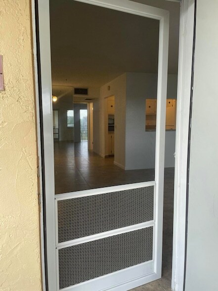 Foto del edificio - 500 Village Green Cir W