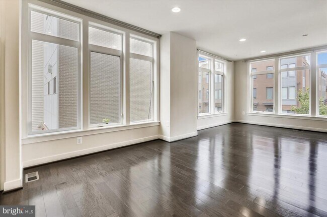 Foto del edificio - 8060 Red Hook St