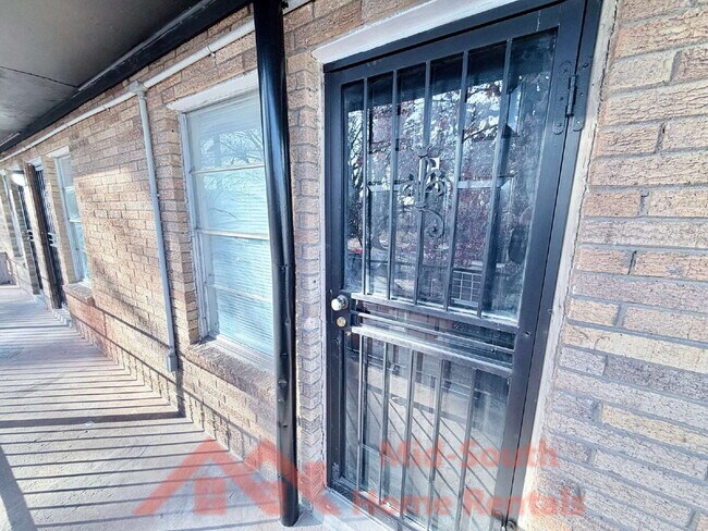 Building Photo - 139 N Claybrook St