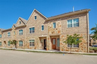 Building Photo - 2821 Lindale Dr