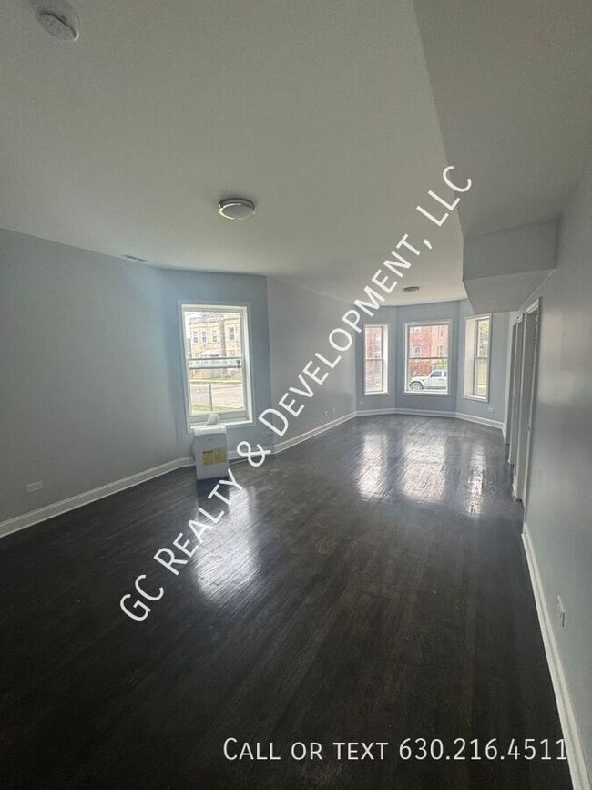 Building Photo - 6433 S Vernon Ave