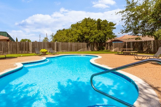 Quail Crossing Apartments Apartments - Grand Prairie, TX | Apartments.com