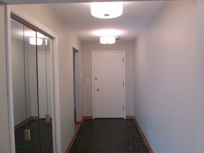 Building Photo - 400 Thames Pkwy
