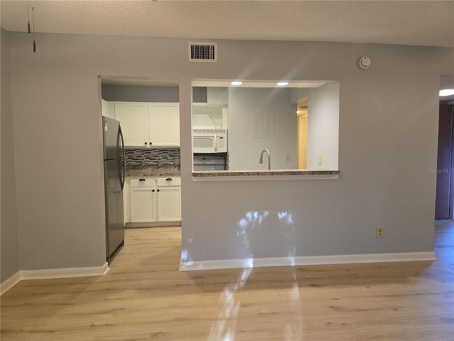 Building Photo - 160 Live Oak Woods Ct