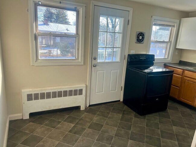 Building Photo - 354 South