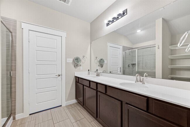 Foto del edificio - 12322 Sabine Point Dr