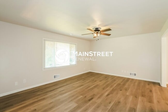 Foto del edificio - 3 Bedroom Pet-Friendly Home in KANSAS CITY...