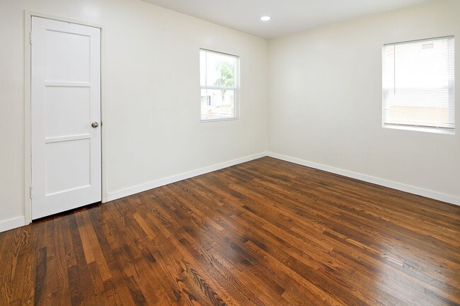 Building Photo - 5114 W 133rd St