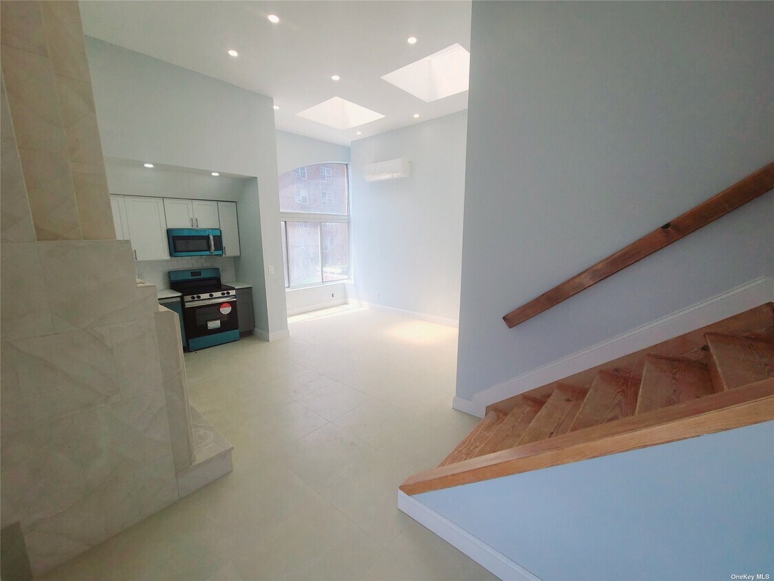 6739 Clyde St Unit PHG, Queens, NY 11375 Room for Rent in Queens