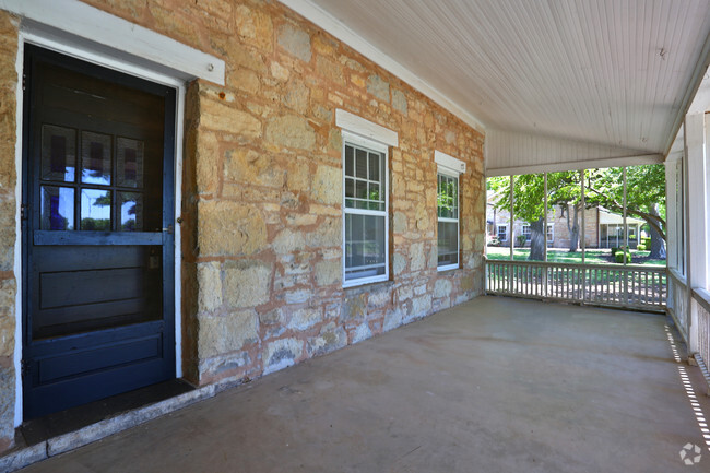 Old Post Quad Screened Porch - Fort Sill On Post Housing