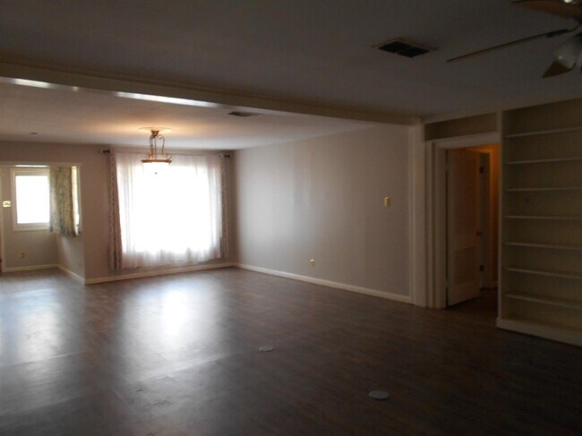 Building Photo - 3205 45th St