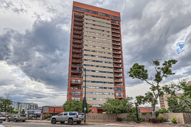 Photo - 100 Park Ave W Apartment