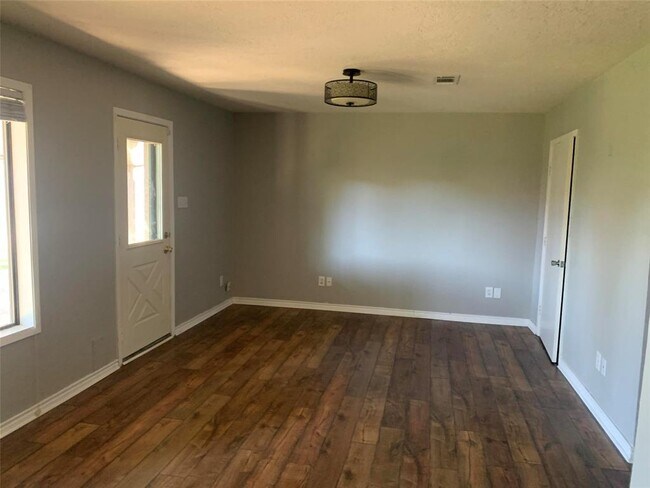 Building Photo - 1067 Meadowridge Dr