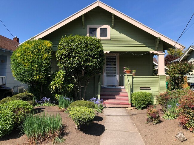 Building Photo - 1323 SE 49TH AVE