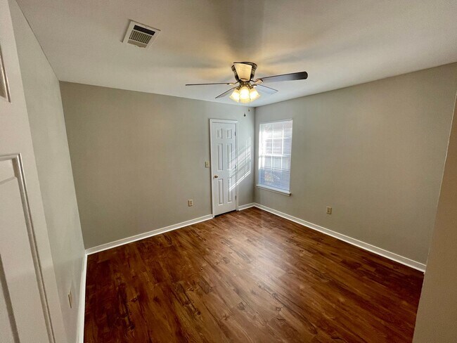 Foto del edificio - 2 Bed 2 Bath home in Brandon