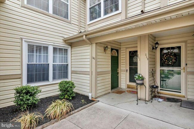 Building Photo - 213 Steeplechase Ct