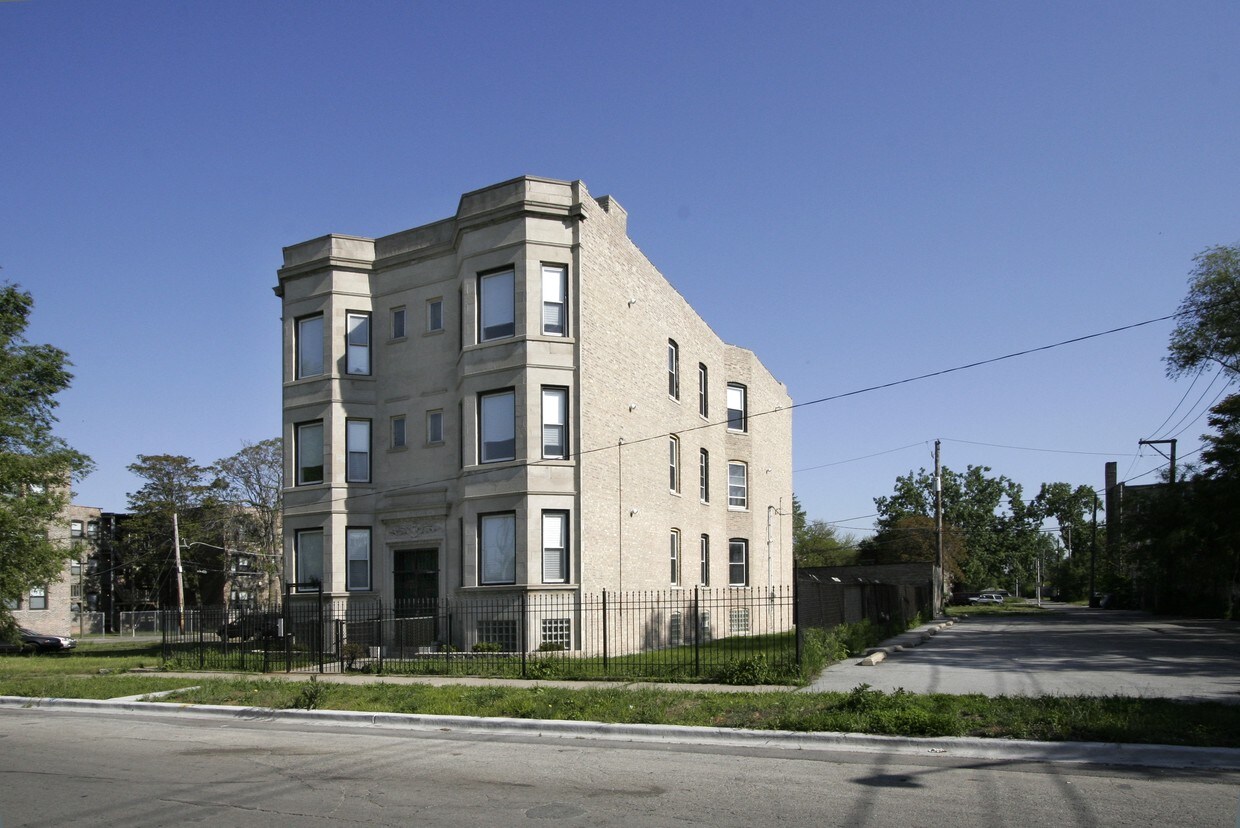 Foto principal - 418-420 W 66th St