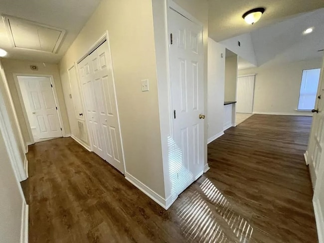 Foto del edificio - 129 Mead Ct