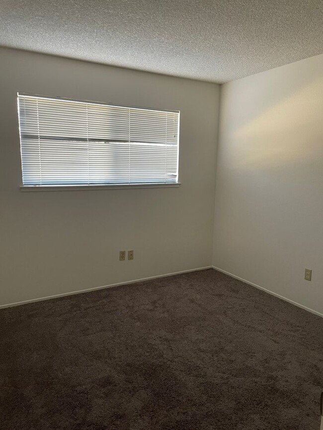 Foto del edificio - NICE DUPLEX IN CITRUS HEIGHTS OFF ZENITH &...