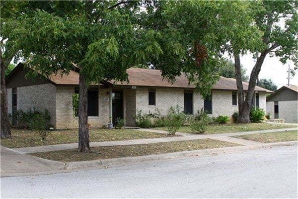 Building Photo - 221 Peach St