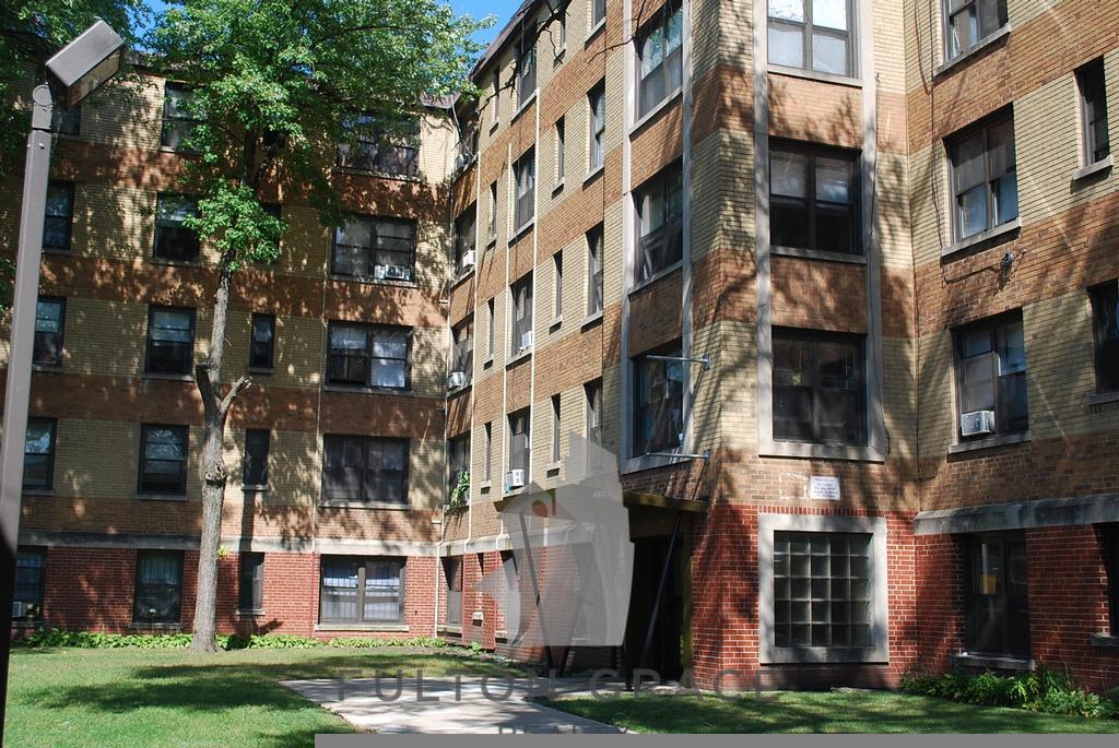 Building Photo - 1360 W Touhy Ave