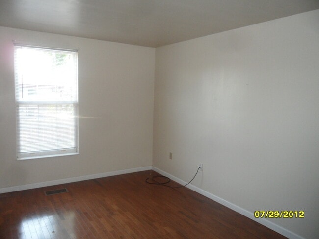 Building Photo - 320 American Ave