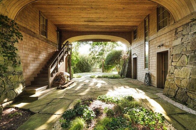 Building Photo - 132 S Briar Patch Rd