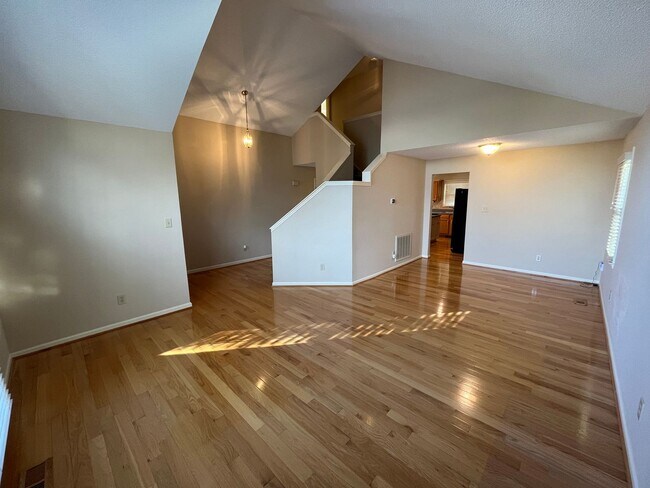 Foto del edificio - Exceptionally Located 3BD, 2.5BA Cary Home...