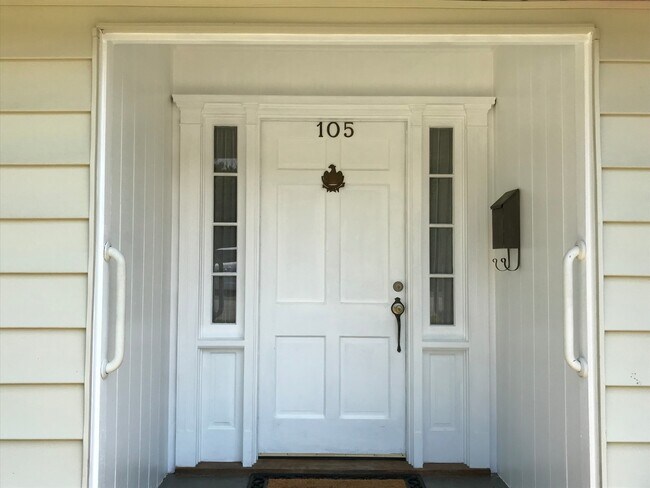 Building Photo - BEAUTIFUL 3 BD, 2 BA Ranch Style home with...