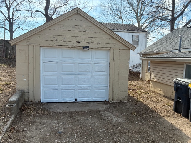 Building Photo - 4441 NE Winn Rd