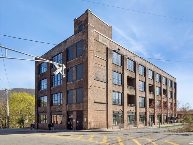 Building Photo - 1 E Main St