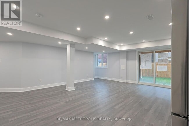 Building Photo - 75 Eastgrove Sq
