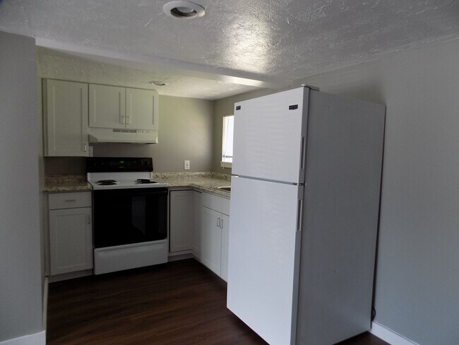 Foto del edificio - 1 Bedroom 1 Bathroom Apartment For Rent at 673 W. Osceola Street Unit A Clermont, Fl. 34711