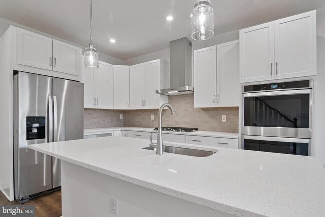 Building Photo - 20935 Bluebird Sq