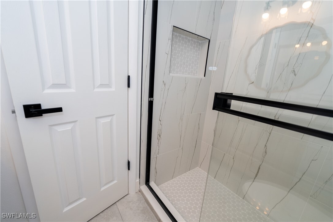 Foto principal - 6306 Royal Woods Dr