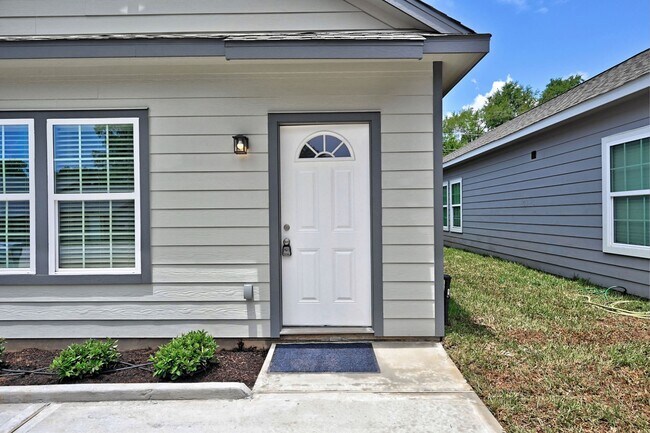 Foto del edificio - 11911 Nelwood St