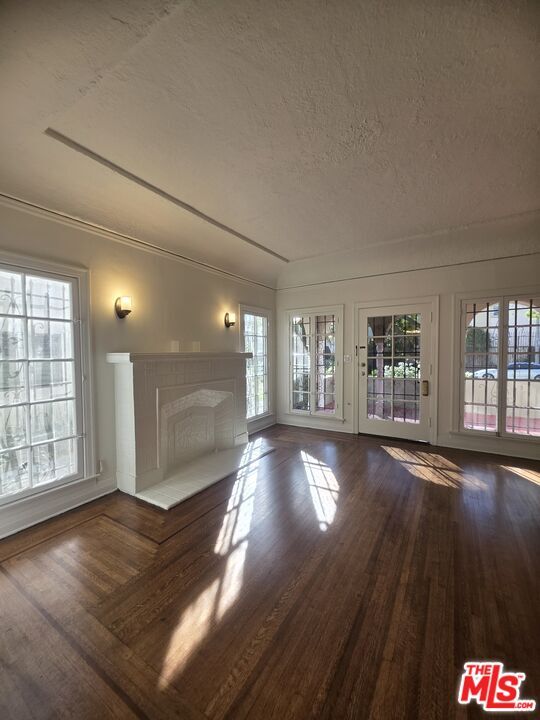 Building Photo - 1022 S Cloverdale Ave