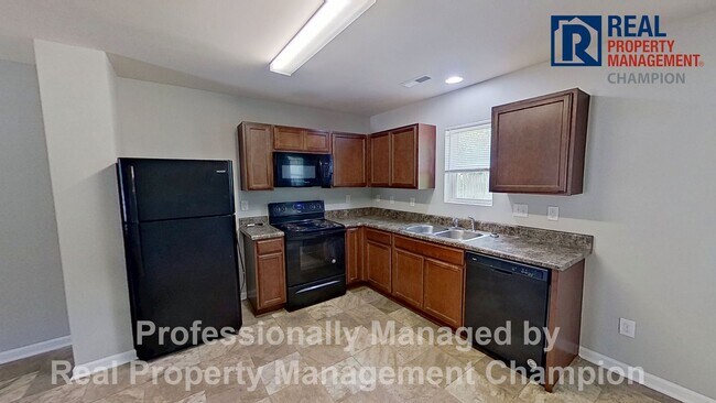Foto del edificio - 3 BD/1.5 BA Home with Fresh Paint and New Carpet!