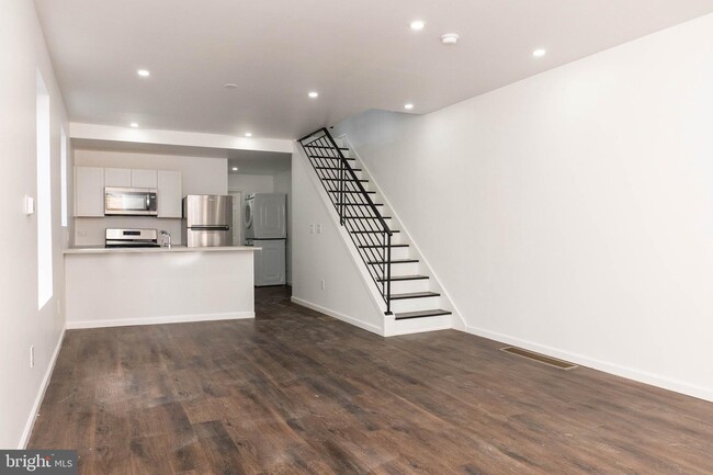 Building Photo - 114 E Pastorius St