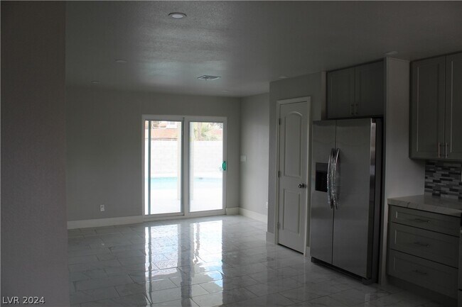 Building Photo - 4104 Las Lomas Ave