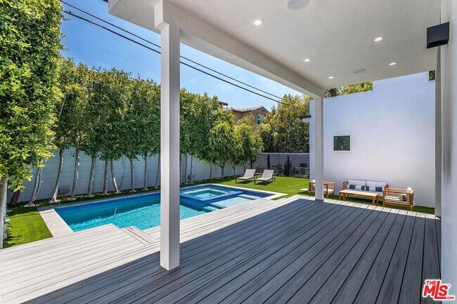 Building Photo - 1948 S Point View St