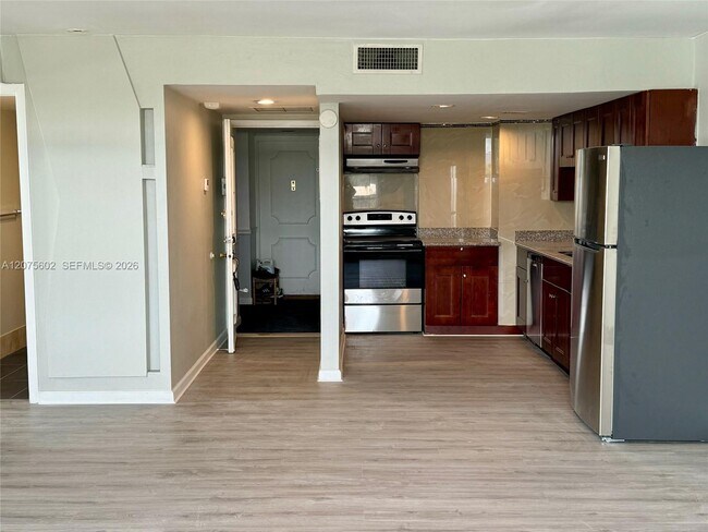 Foto del edificio - 3702 NE 171 St