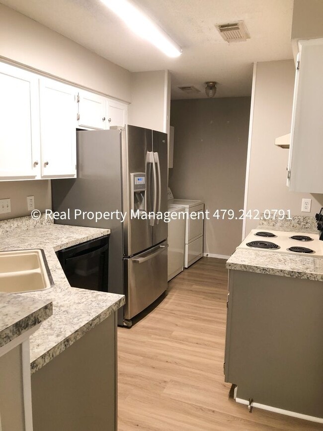 Building Photo - Coming in MARCH - 3 bed 2 bath house near ...