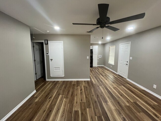 Building Photo - 304 Harcourt st Weatherford Tx, 76086