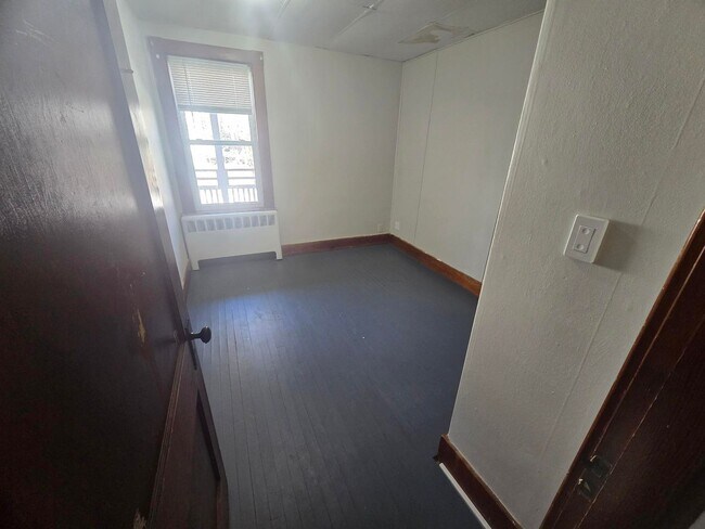 Building Photo - 26 Spruce St